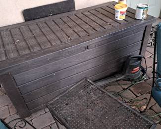 Outdoor storage chest, ideal for poolside