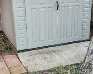 Garden Shed - in very good condition. $250 OBO. Must go Sunday!