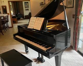 Yamaha Baby Grand Piano 