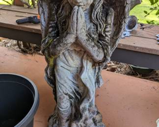 Large praying angel 