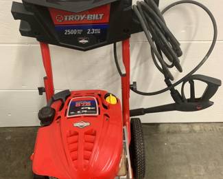 Pressure washer.  Built by Troy, who obviously doesn't know how to spell.