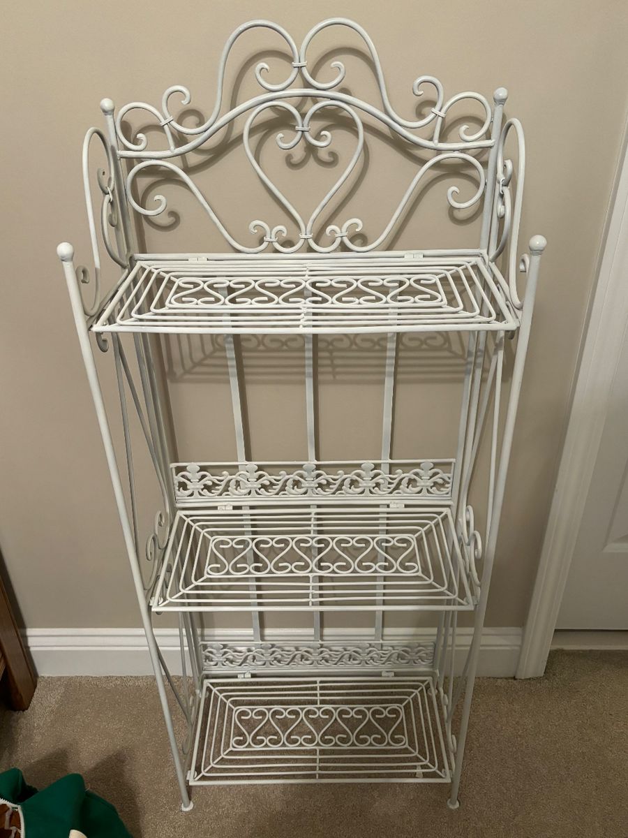 BURTON HOME GROUP DOES A ESTATE SALE IN... starts on 12/8/2023