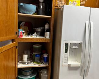 misc kitchen items, refrigerator 