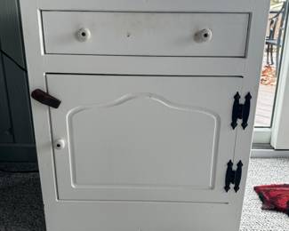 BUY IT NOW $25

25” T 21.5” W 15.5” D