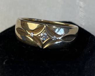 Vintage 14K Gold and Diamond Ring * 7g