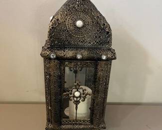 Metal lantern 18 in