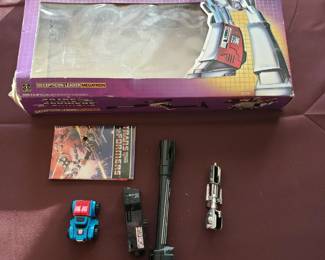 Vintage 80s era Transformer toy. Megatron parts, missing the rest unfortunately.
