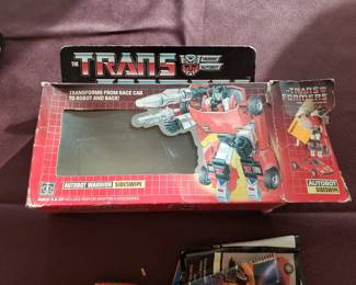 Vintage 80s era Transformer toy. We have the toy with the box, the photo of the toy was too blurry and was not useable.