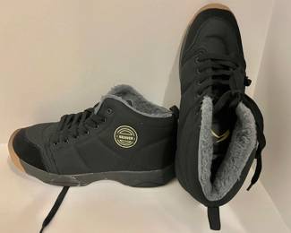 $35 - Azooken men's snow warm lining shoes Size 10.5 approx 