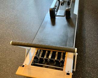 $950 - SPX reformer Pilates machine - Scott Pilates