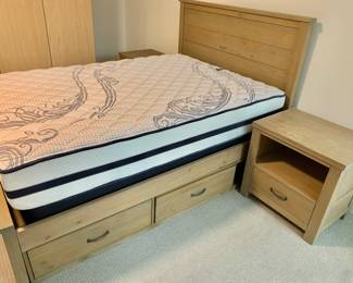 $800 - NE Kids platform bed with storage - full size