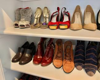 Overview - Large selection women's designer shoes - most size 9