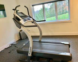 $650 - Nordic Track treadmill - X9i incline trainer