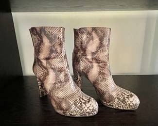 $120 - Stuart Weitzman snakeskin print boots size 9 