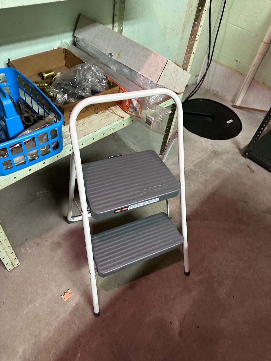 Estate sales by Amy in Knoxville, TN starts on 12/8/2023