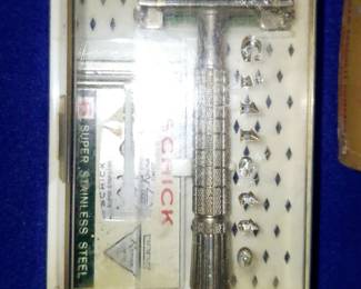 Vintage Schick razor with blades in excellent condition.