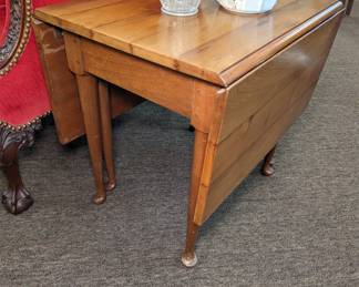 Drop leaf side table