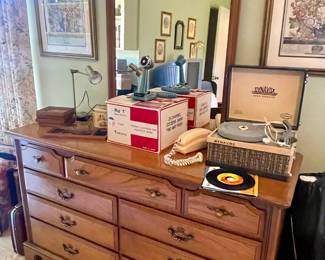 Lenoir House dresser with mirror