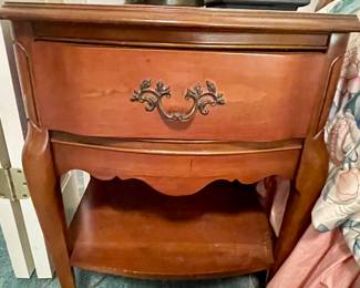 pair of Bassett night stands with drawer