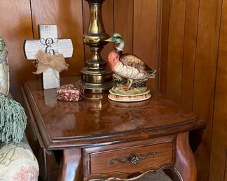 pair of drop leaf Ethan Allen end tables with drawer, pair of brass lamps,