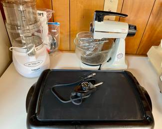 Sunbeam mixer, griddle, Cuisanart food processor