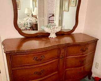 Bassett dresser with mirror