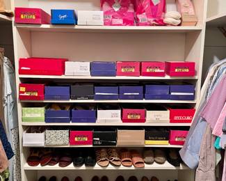 lots of nice ladies shoes(mostly size 7.5), some mens (Vaneli, Timoth Hitsman, Naturalizer, Stuart Weitzman)