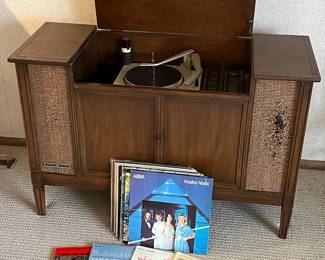 Vintage General Electric Console Phonograph Vinyl Records