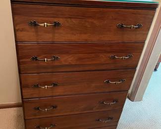 5Drawer Wooden Dresser W Glass Protector