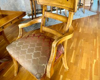 Dining table with leaf and 6 chairs