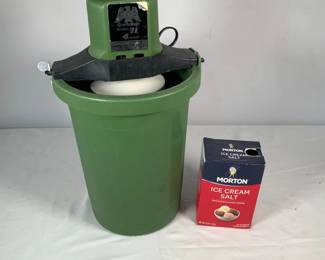 Richmond Cedar Works Ice Cream Maker
