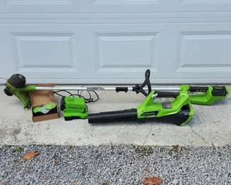 Greenworks 40V String Trimmer & Blower w/Battery & Charger (LPO)