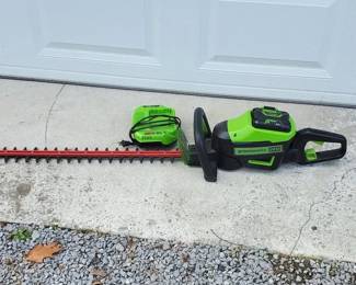 Greenworks Pro 60V Hedge Trimmer w/Battery & Charger (LPO)
