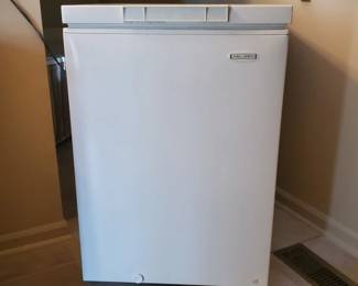 Holiday Chest Freezer (LPO)