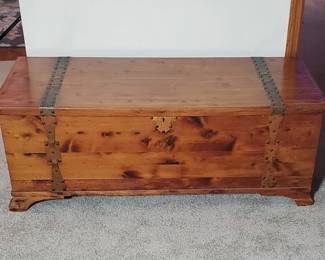 Cedar Chest w/Removable Tray (LPO)