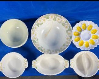(4) Vintage Metlox Poppytrail Sculptured Daisy Serving Bowls & More (LPO)