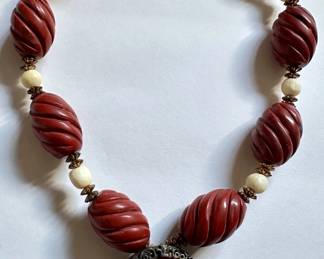 Vintage Cameo Necklace Brooch Pin
Lot #: 34