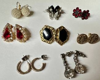 8 Pairs Earrings, Mostly Vintage
Lot #: 103