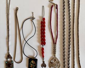 7 Vintage Necklaces: Sterling Silver Chain, The Sak & More
Lot #: 130