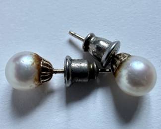 Vintage New In Box Lord & Taylor Faux Pearl Necklace & Earring Set & Faux Pearl Studs
Lot #: 44