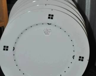 Fantastic Swid Powell China, Cityline, GOTHAM, White & Black Set of 8 Dinner Plates (10.75") $450. 