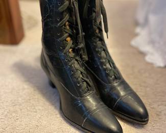Antique women’s shoes 
