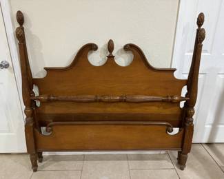Antique Cherry Full Size Poster Bed