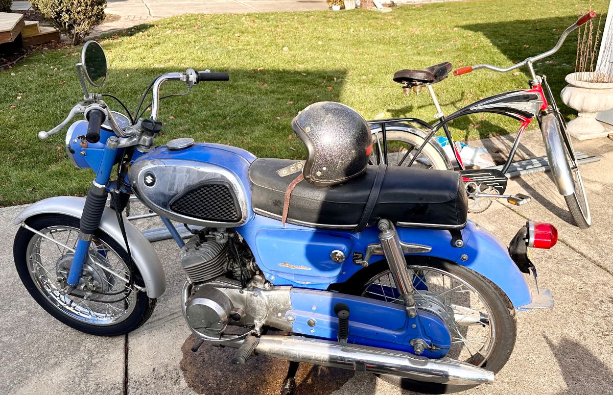 1967 Suzuki 15- #S32-2 Motorcycle.  Runs but needs work.  Really cool bike! Has a clear title.