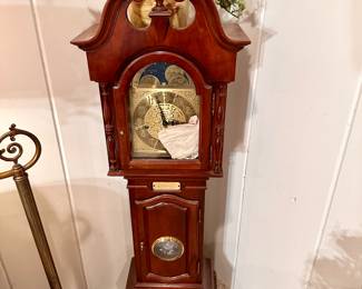 Working Ridgeway child's grandfather clock or salesman sample.