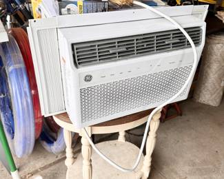 Like new portable air conditioner.
