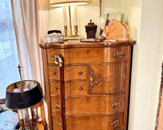 Handsome quarter sawn oak dresser with hat cupboard.