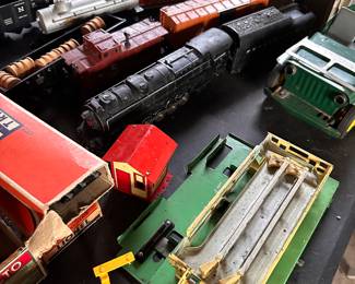 Lionel train #671 with lots of accessories.