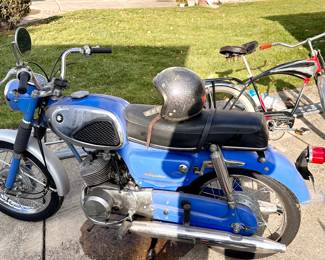 1967 Suzuki 15- #S32-2 Motorcycle.  Runs but needs work.  Really cool bike! Has a clear title.