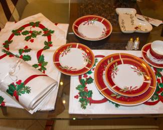 Christmas dinnerware service 12